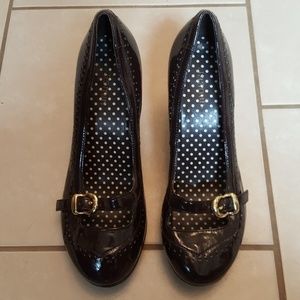Glossy Brown pin up style heels- very cute!!